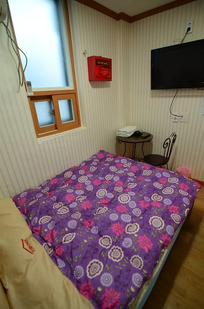 Myeongdong Town Guesthouse Seul 2*,